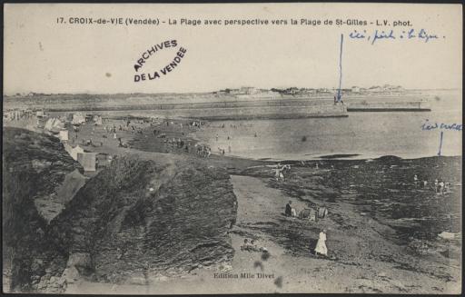 La plage de Boisvinet à Croix-de-Vie : au loin la plage de Saint-Gilles (vues 1-3), chalets (vues 4 et 5), plaisanciers (vues 6 à 8).